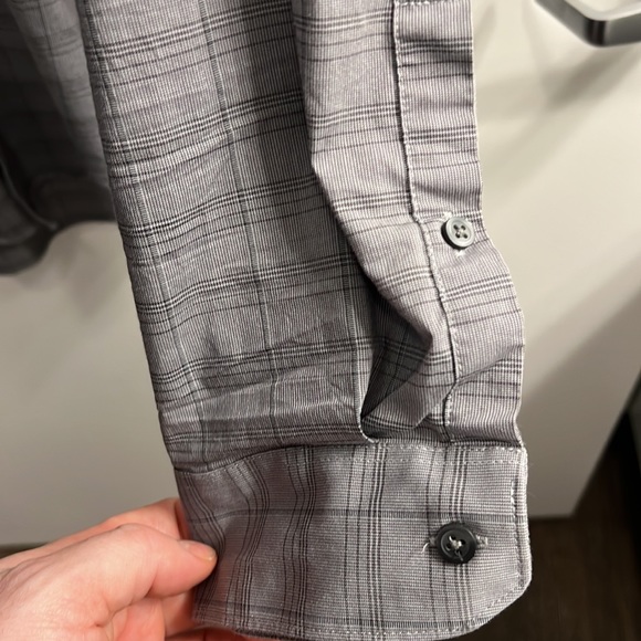 Mens L slim fit stretch DKNY button down. Great condition. - Picture 3 of 5